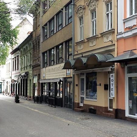 Apartamento Kuckó Panzió Győr Exterior foto