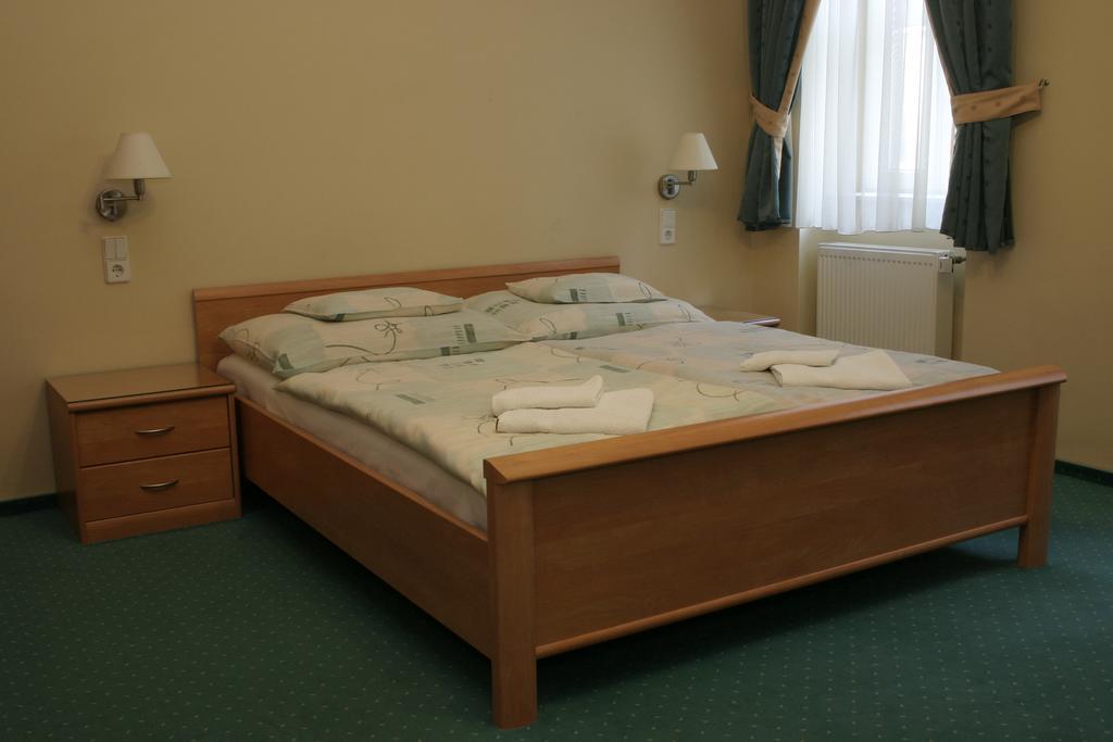 Apartamento Kuckó Panzió Győr Exterior foto