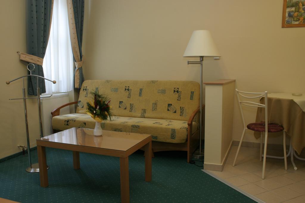 Apartamento Kuckó Panzió Győr Exterior foto