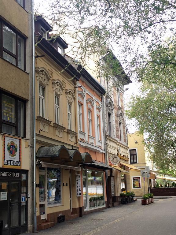 Apartamento Kuckó Panzió Győr Exterior foto